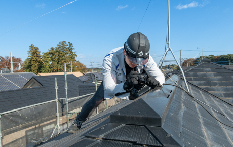屋根葺き替え工事の様子