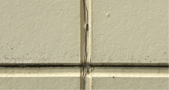 シーリングのひび割れ