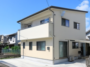 明るいクリーム色とホワイト