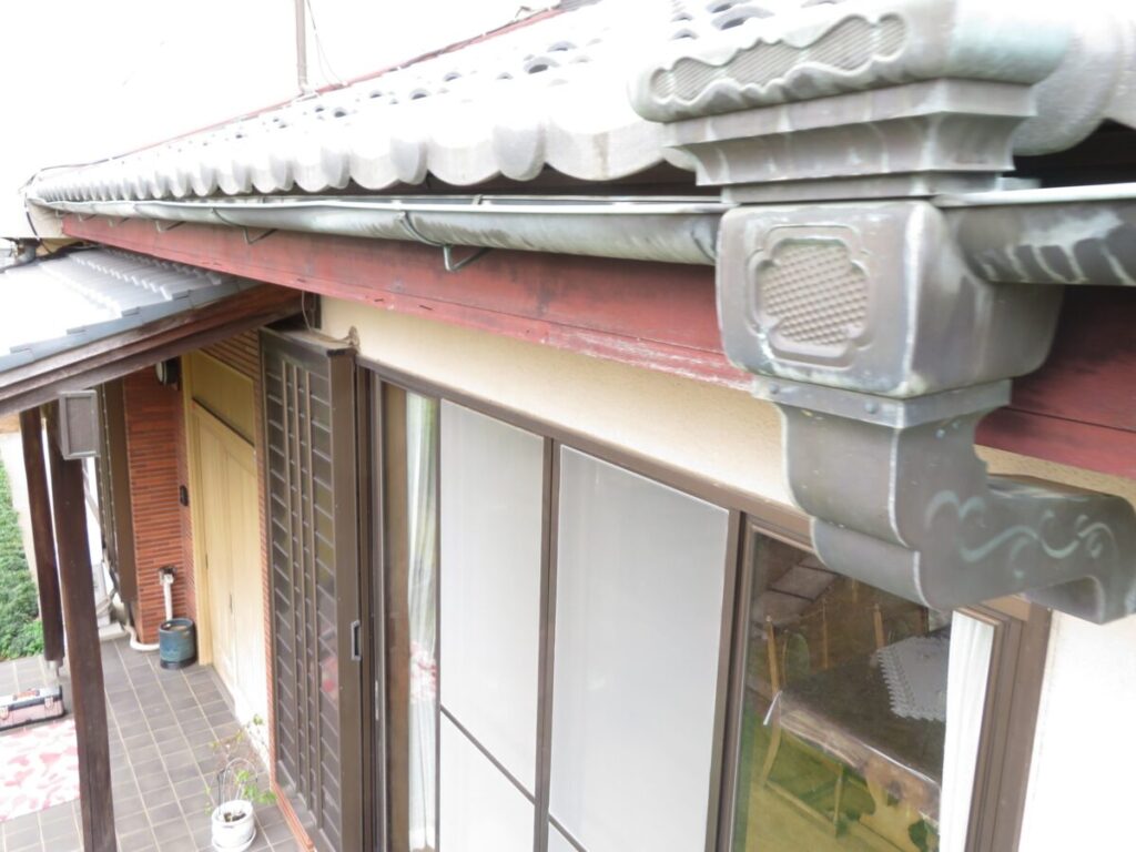 破風板の塗膜剥離