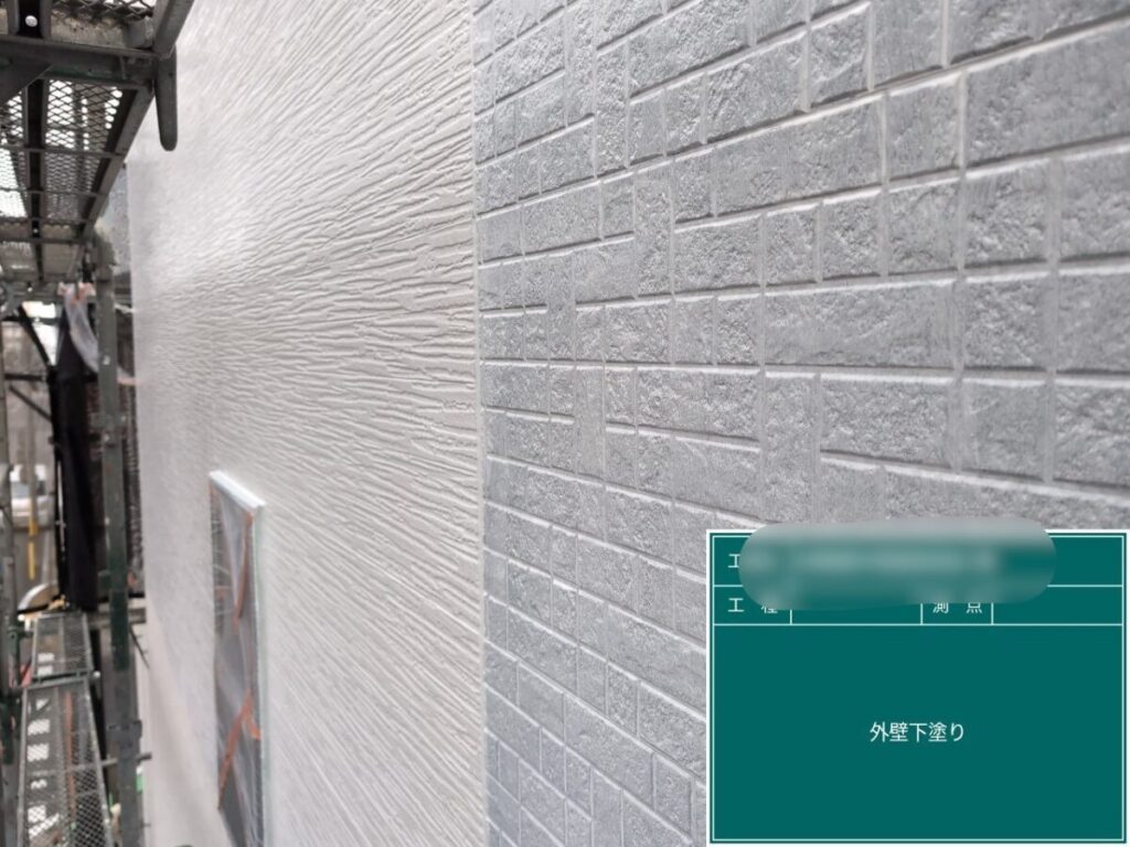 全面をホワイトに下塗り