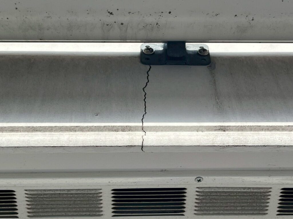 施工前の破風板