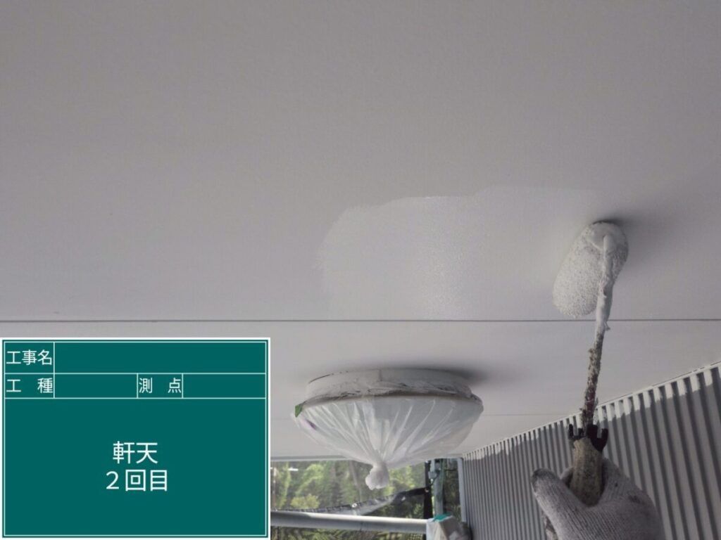 軒天井塗装2回目