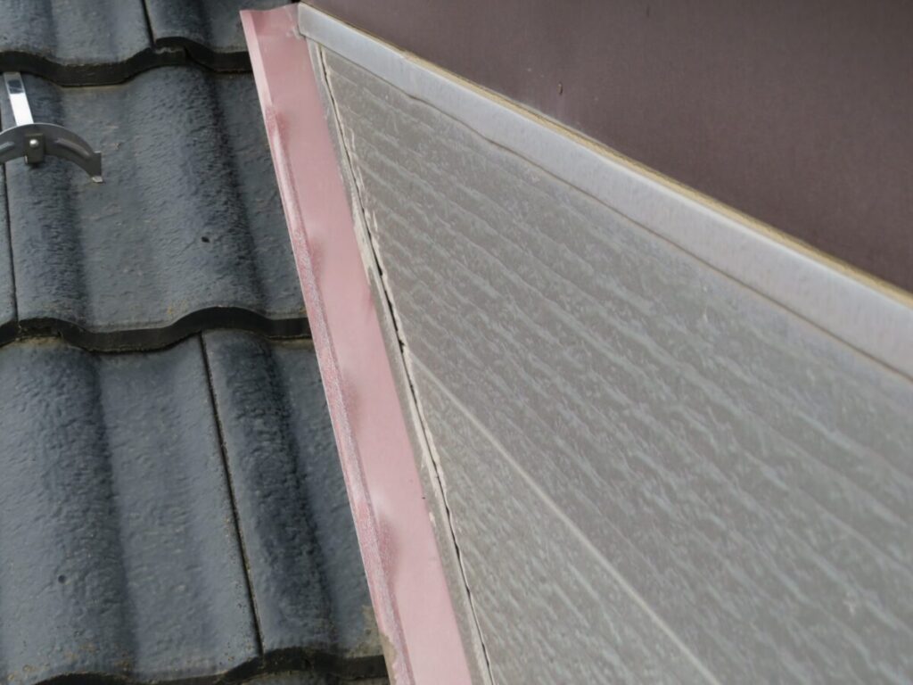 雨押え板金の隙間