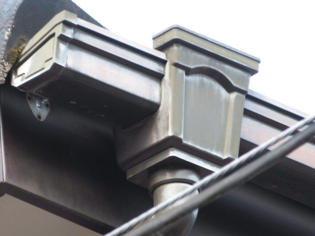 雨どいの日焼け