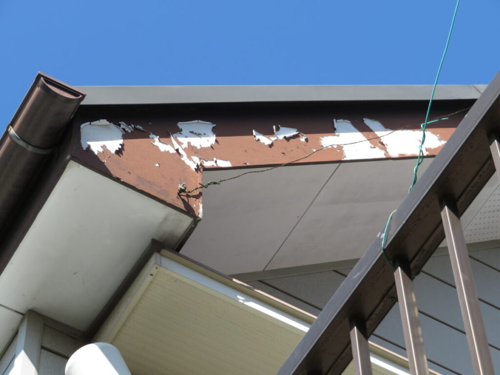 破風板の剥がれ