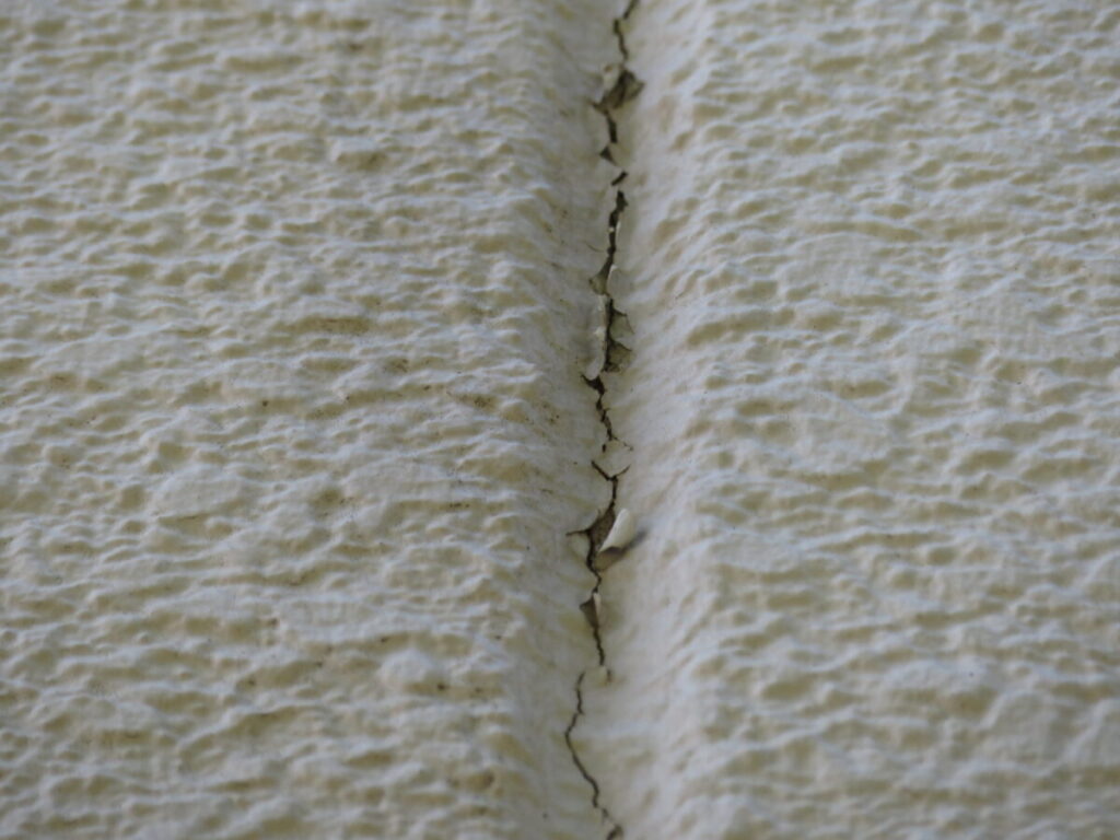 外壁クラック(ひび割れ)