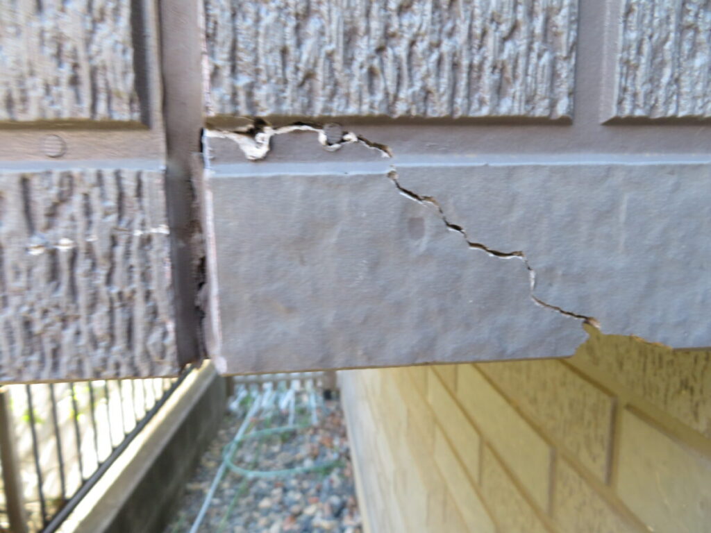 施工前外壁クラック(ひび割れ)