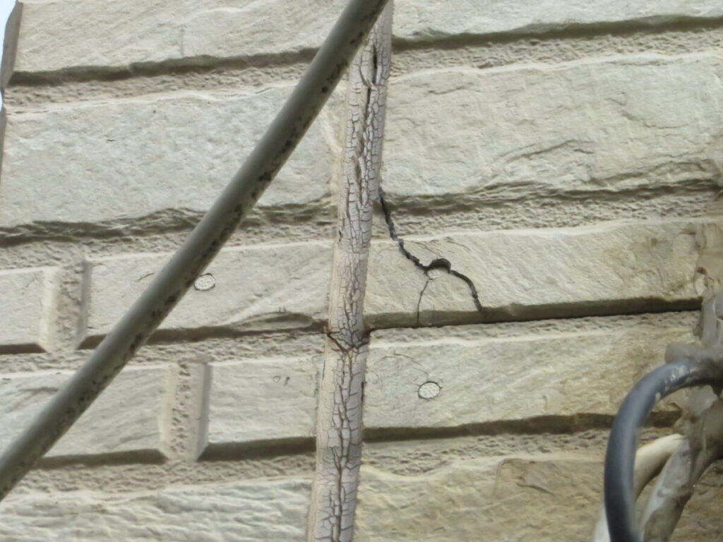 外壁クラック(ひび割れ)