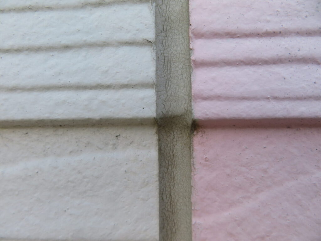 コーキングのひび割れ