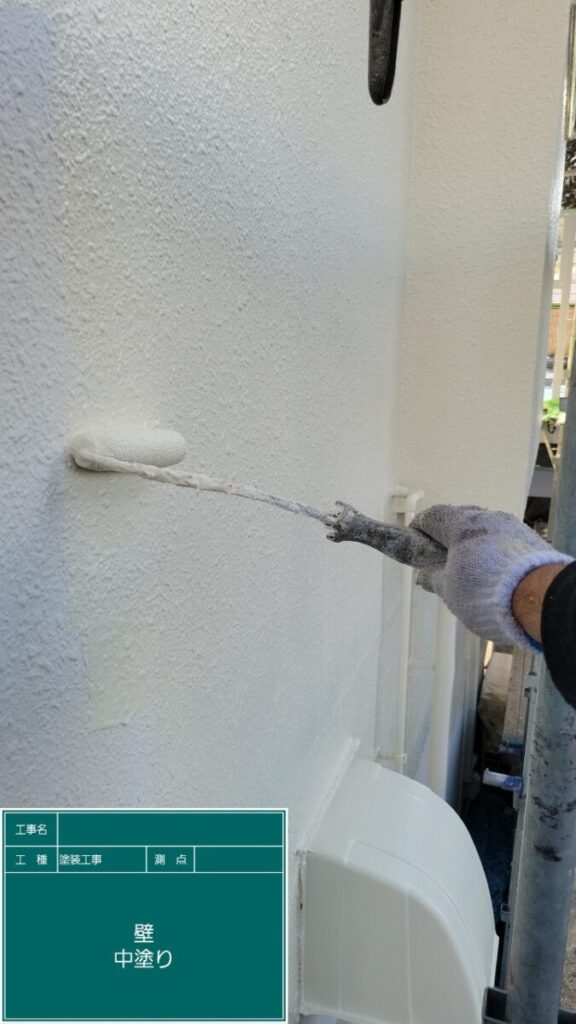 外壁中塗り「ブロークンホワイト」