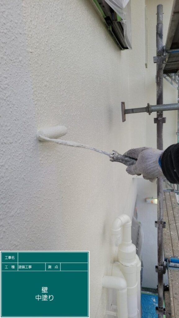 外壁中塗り「ブロークンホワイト」