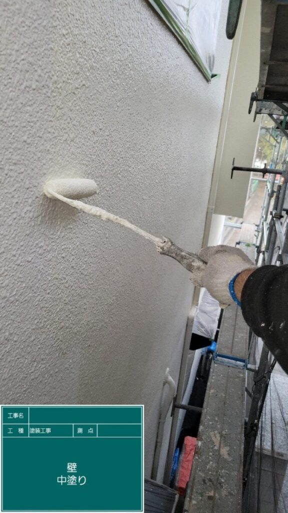 外壁中塗り「ブロークンホワイト」