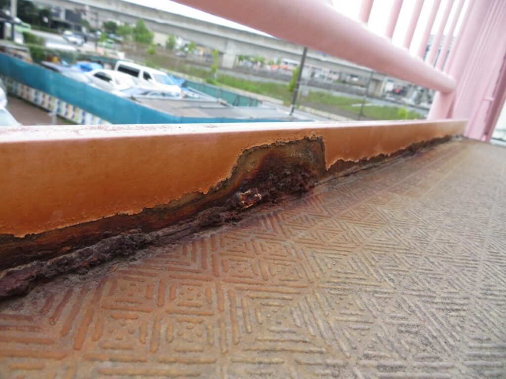 階段部の重度の錆