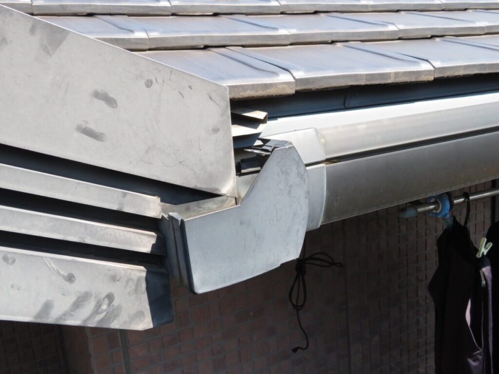 施工前の雨どい