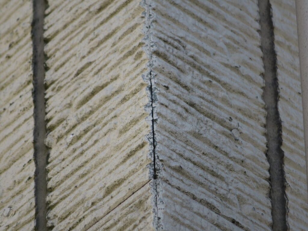 外壁のひび割れ