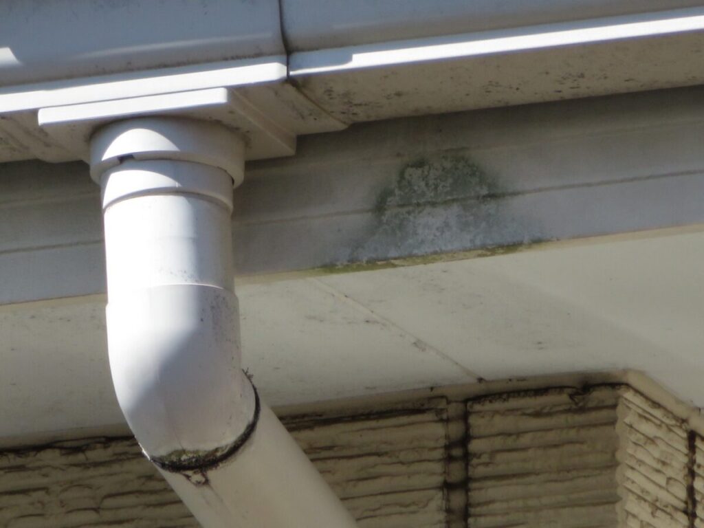 破風板の経年劣化