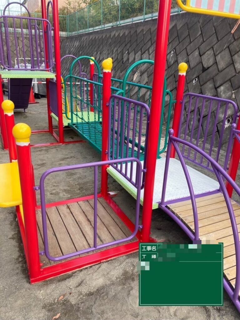 遊具の中塗り
