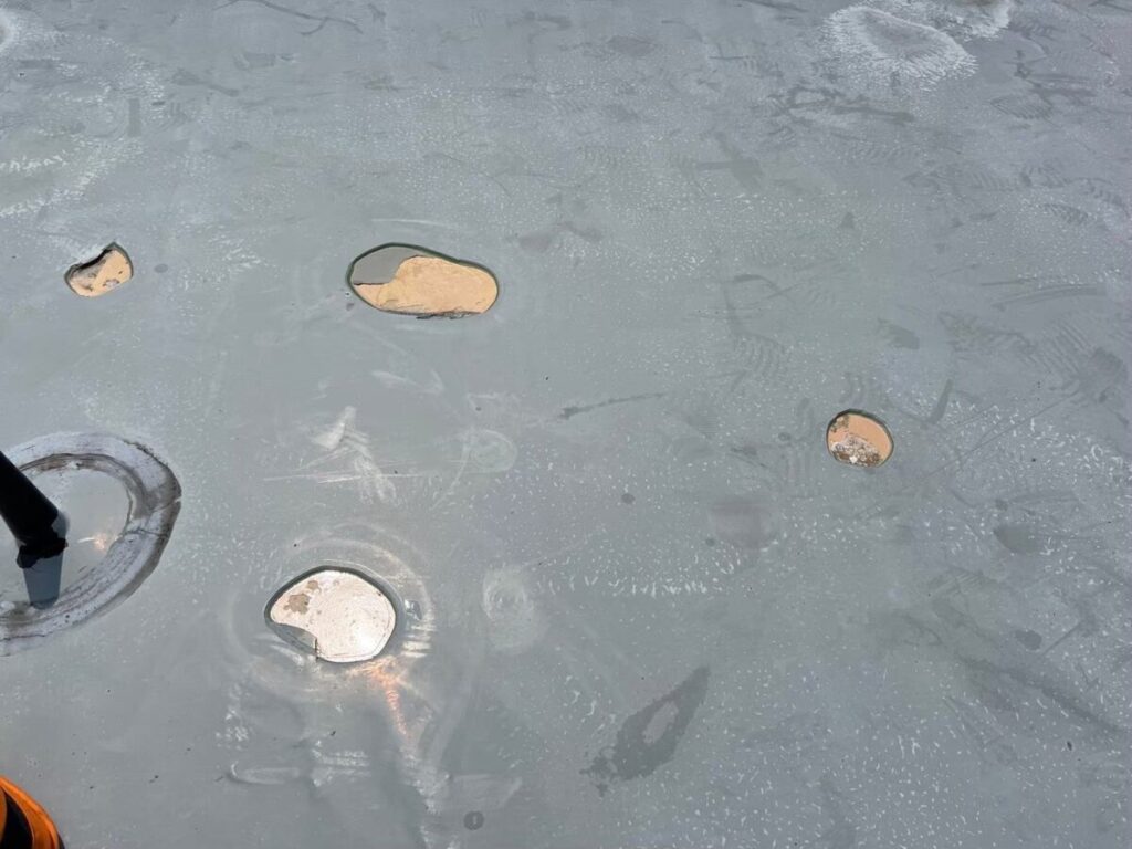 防水層膨れの除去