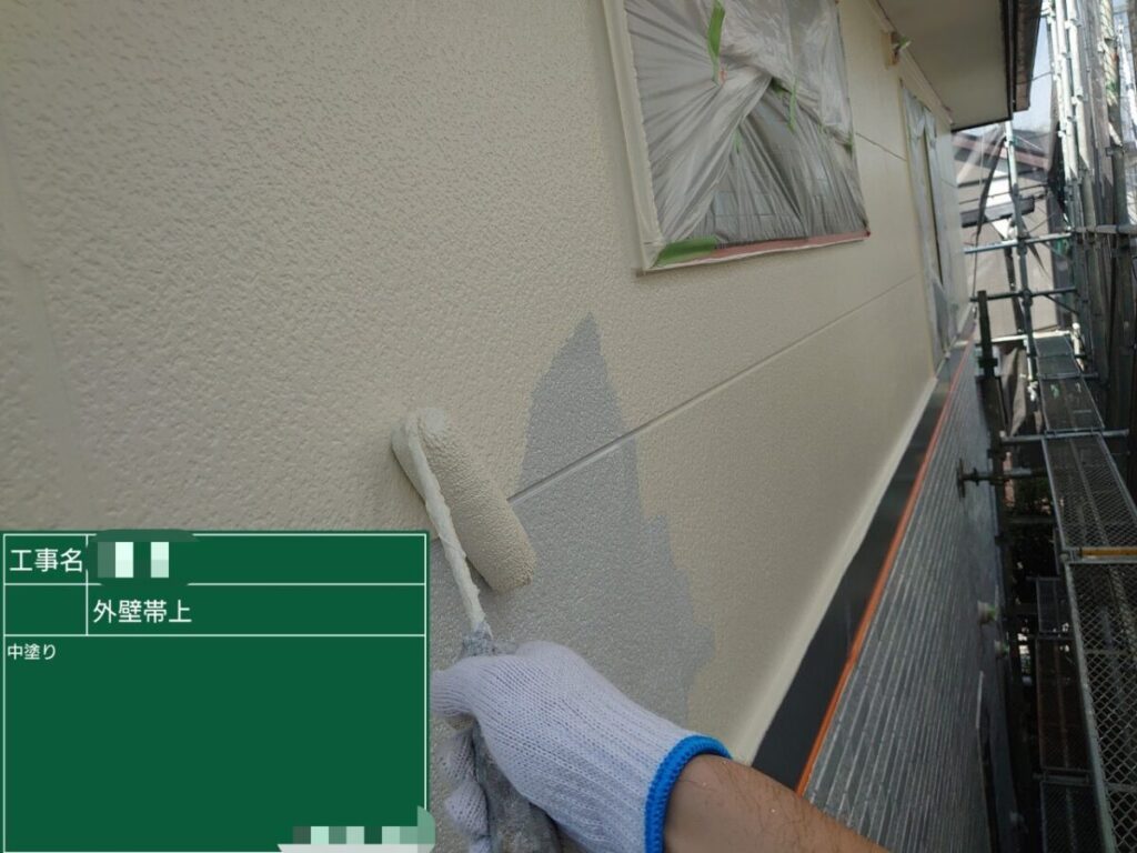 外壁中塗り「ブロークンホワイト」