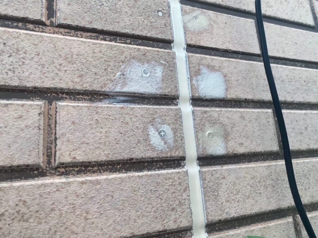 コーキング打設・サイディングボードビス打ち