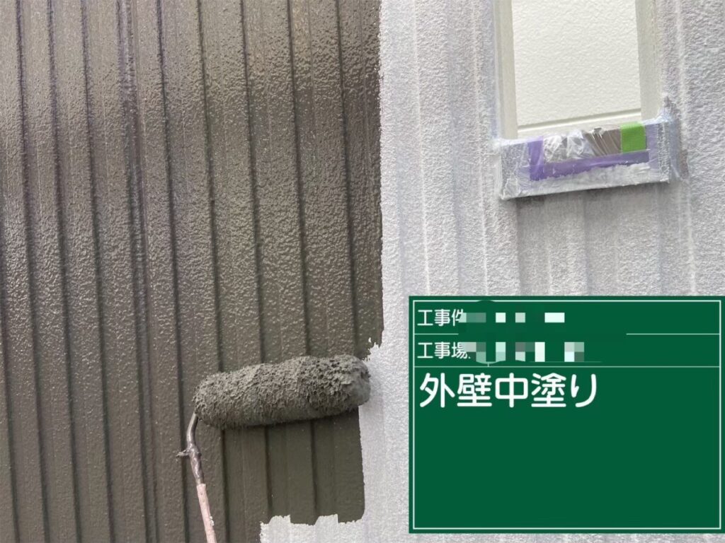 外壁3回目の塗装、中塗り