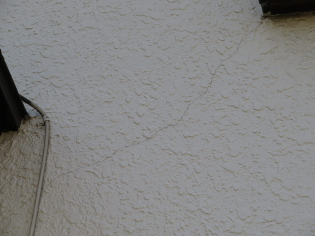 外壁のひび割れ