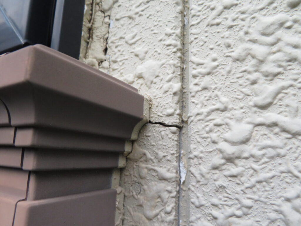 外壁のひび割れ