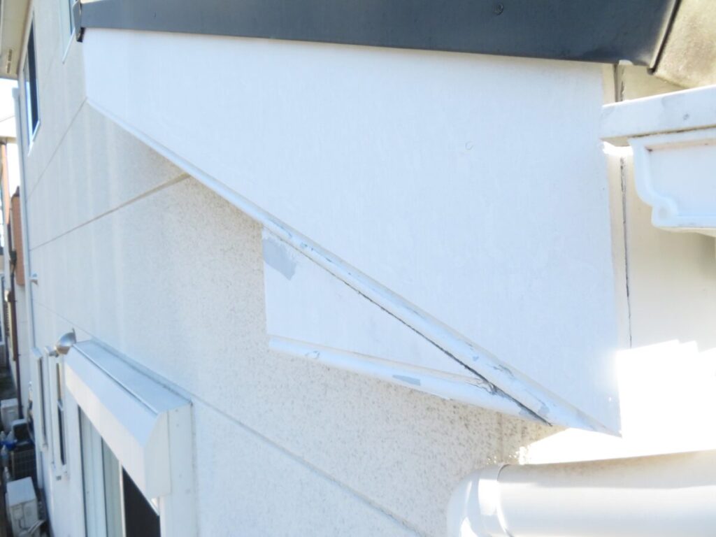 破風板の塗膜剥離