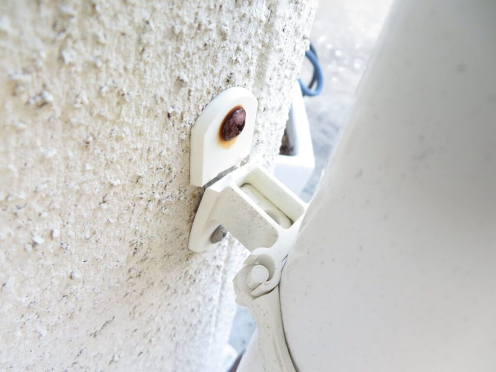 雨どいの金具の破損