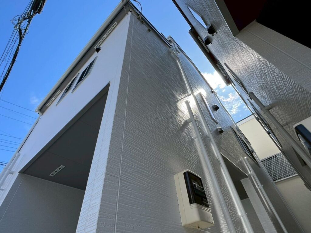 外壁の輝きと天井の色変更